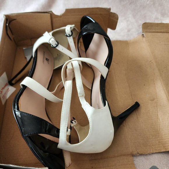 Worthington Steffi Black/White Heel - Picture 3 of 4